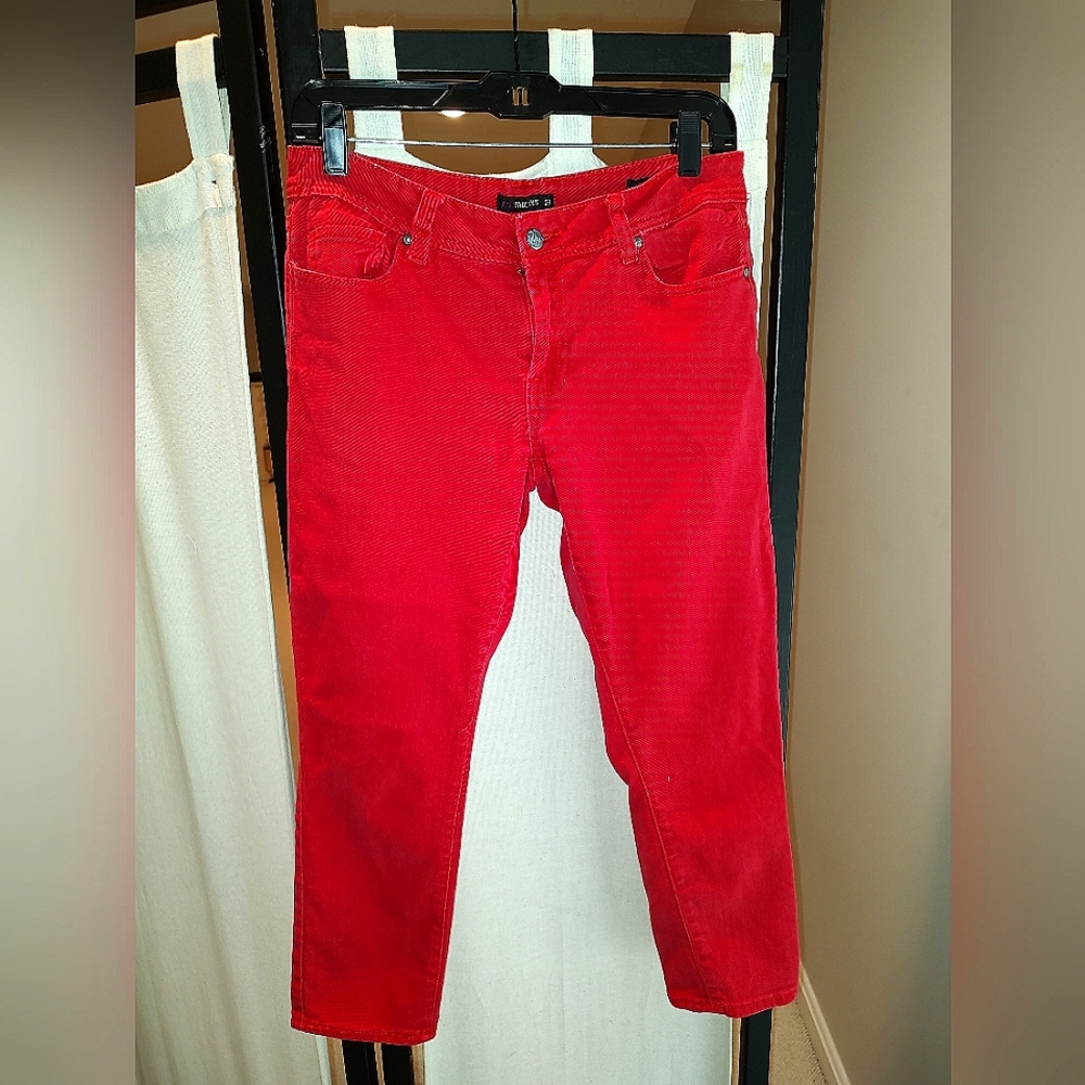 Just Fabulous - The Crop sz 28 - Red
